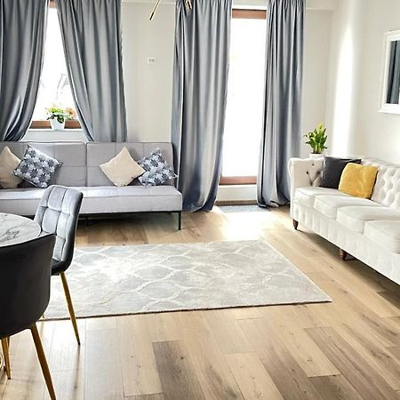 Londof Luxury Apartments - With A Panoramic View Over The City Брашов Екстериор снимка