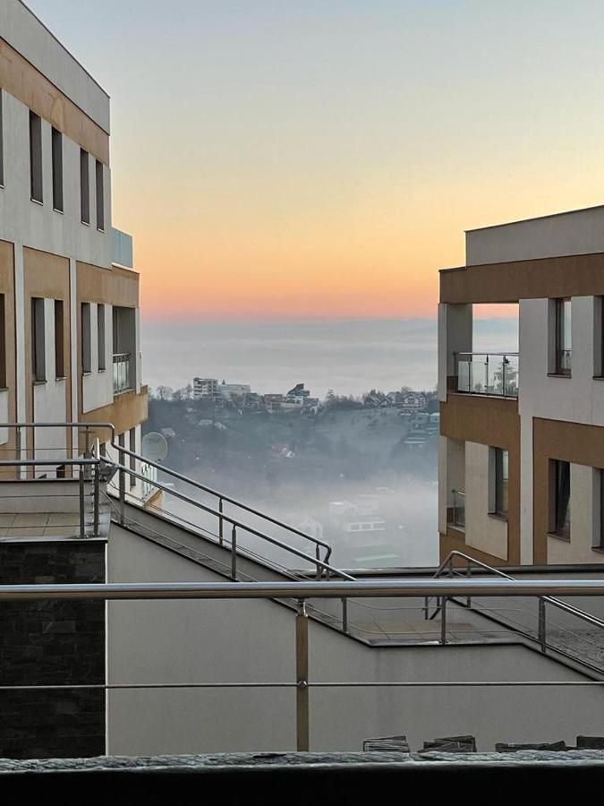 Londof Luxury Apartments - With A Panoramic View Over The City Брашов Екстериор снимка