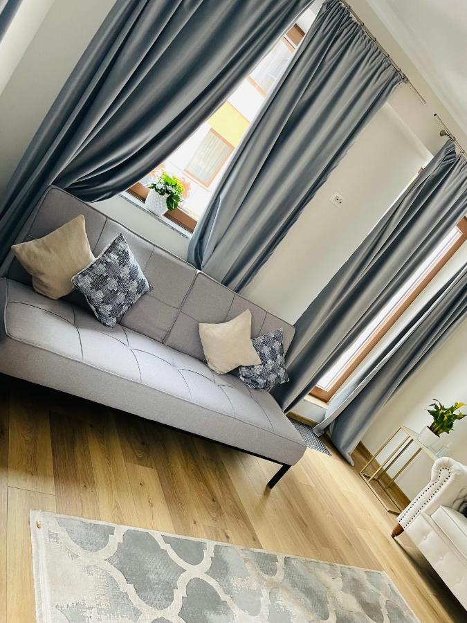 Londof Luxury Apartments - With A Panoramic View Over The City Брашов Екстериор снимка